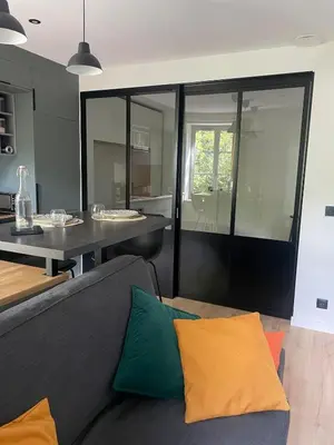 Coin salon dans l'établissement Charming renovated apartment, 15 min from Lyon