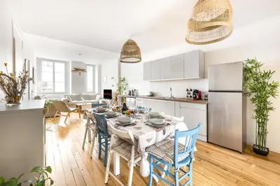 Cuisine ou kitchenette dans l'établissement BnGo I Le Spacieux Hypercentre I 8p, 4ch, 2sdb