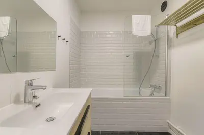Salle de bains dans l'établissement Chaleureux et Charmant proche Tête d'Or