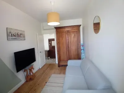 Télévision ou salle de divertissement dans l'établissement Appartement charme ancien - confort moderne