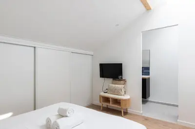 Télévision ou salle de divertissement dans l'établissement Zest Cocooon Villeurbanne