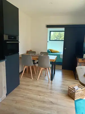 Cuisine ou kitchenette dans l'établissement La P'tite Dombes - Entre Terres et Sommets