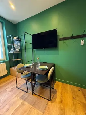 Télévision ou salle de divertissement dans l'établissement Apple suite - studio Lyon
