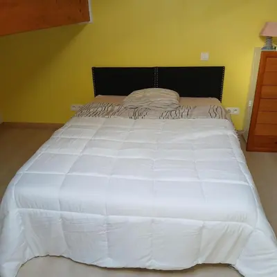 Un ou plusieurs lits dans un hébergement de l'établissement Maison spacieuse de 3 chambres, à proximité de la Centrale du Bugey