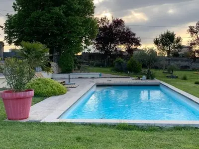 Piscine de l'établissement Le Hameau des Bruyères ou située à proximité