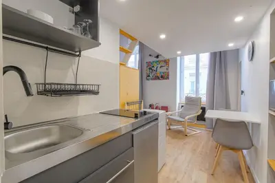 Cuisine ou kitchenette dans l'établissement Cosy et Charmant 5min métro Gare Oullins