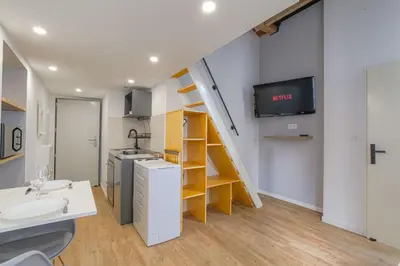 Cuisine ou kitchenette dans l'établissement Cosy et Charmant 5min métro Gare Oullins