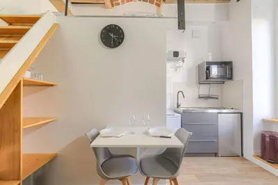 Cuisine ou kitchenette dans l'établissement Cosy et Atypique duplex 5min métro Gare Oullins