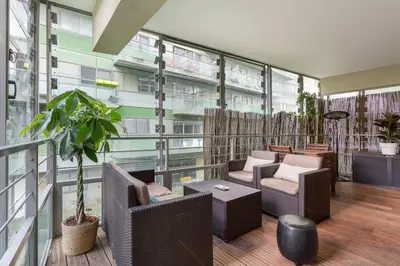 Coin salon dans l'établissement Hamac Suites - Le confluence terrasse -4pers