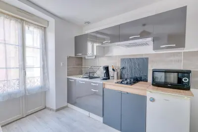 Cuisine ou kitchenette dans l'établissement Le Confort du Soir - T2 - Lagnieu