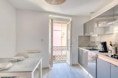 Cuisine ou kitchenette dans l'établissement Le Confort du Soir - T2 - Lagnieu