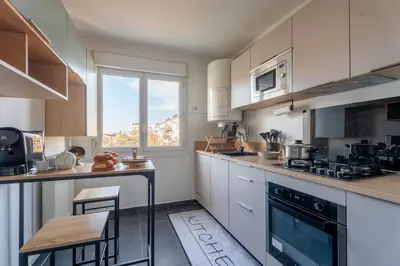 Cuisine ou kitchenette dans l'établissement L'Excellent - Grand Cinema - Grand Marché - Netflix