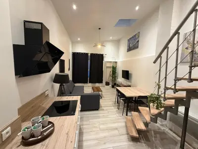 Télévision ou salle de divertissement dans l'établissement Duplex Moon x4 pers NEW - Gare Parilly