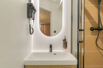 Salle de bains dans l'établissement Le Moka