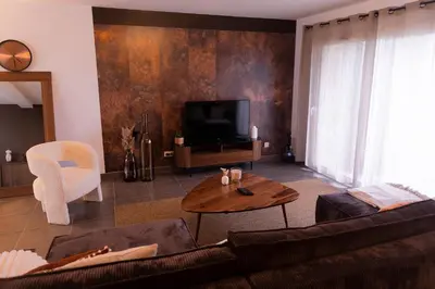Télévision ou salle de divertissement dans l'établissement Gîte Pégase