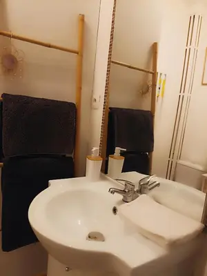Salle de bains dans l'établissement Le Mûrier du Couvent