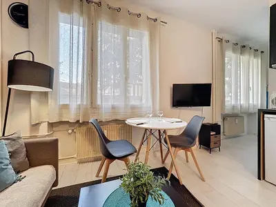 Télévision ou salle de divertissement dans l'établissement Le Studio Cosy Partdieu Villette