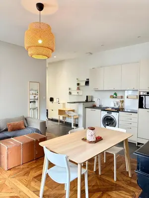 Cuisine ou kitchenette dans l'établissement Art de Recevoir - Charmant cocon au cœur de Lyon avec vue sur Fourvière