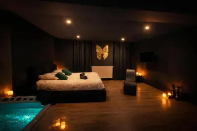 Un ou plusieurs lits dans un hébergement de l'établissement Le Secret' - Balnéo - Romantique Room