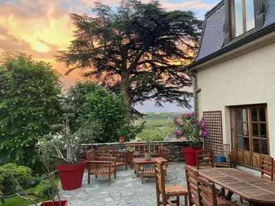 Jardin de l'établissement Maison 200m2 avec piscine à 15mn de Lyon Perrache en TER