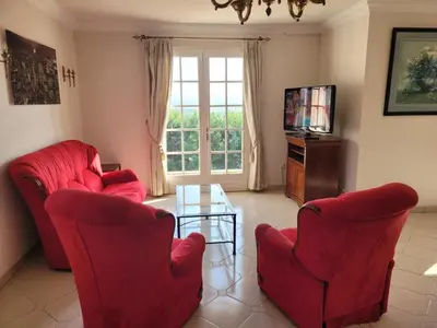Télévision ou salle de divertissement dans l'établissement Appartement spacieux résidentiel proche de Vienne Lyon sud