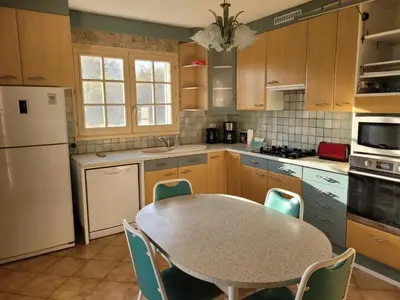 Cuisine ou kitchenette dans l'établissement Appartement spacieux résidentiel proche de Vienne Lyon sud