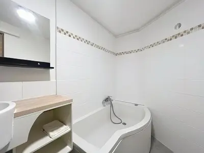 Salle de bains dans l'établissement Charmant T2 Oullins centre avec terrasse