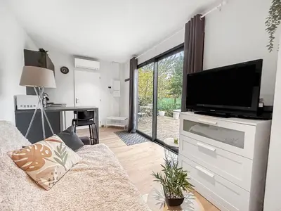 Télévision ou salle de divertissement dans l'établissement Terrasse & Jardin privés, Lumineux, Calme absolu