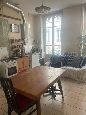 Cuisine ou kitchenette dans l'établissement Chambre privé dans colocation