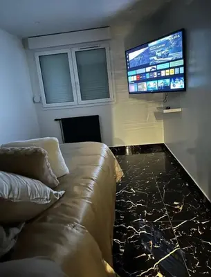 Coin salon dans l'établissement Midnight house - Jacuzzi et Sauna