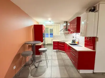 Cuisine ou kitchenette dans l'établissement Le Bohème Roosevelt - T4 tram Eurexpo-OL Valley