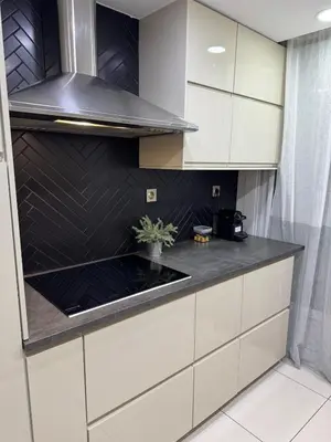 Cuisine ou kitchenette dans l'établissement Appartement d exeption neuf idealement situe proche Eurexpo OL vallee et Lyon centre parking gratuit