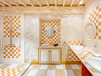Salle de bains dans l'établissement Belle chambre avec grand espace de vie - REVENTIN VAUGRIS