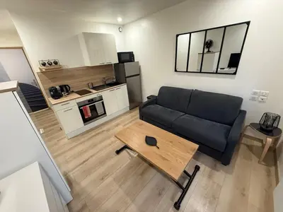 Cuisine ou kitchenette dans l'établissement Studio cozy à Lagnieu