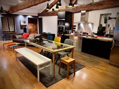 Coin salon dans l'établissement Appartement calme à Valmy, accès vieux Lyon 5mn