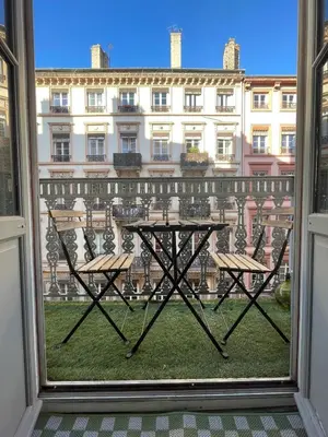 Balcon ou terrasse dans l'établissement Elegant, renovated and colorful Lyon apartment