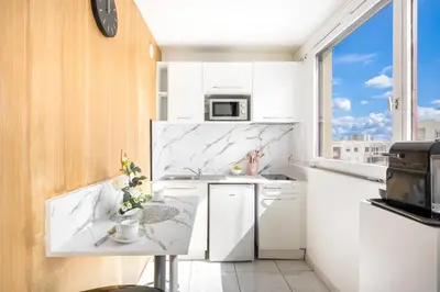 Cuisine ou kitchenette dans l'établissement BnGo l La Parenthèse Gare PartDieu l 2 personnes