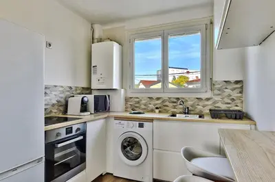 Cuisine ou kitchenette dans l'établissement Appartement de charme, proche de toutes commonidités