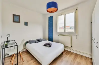 Un ou plusieurs lits dans un hébergement de l'établissement Appartement de charme, proche de toutes commonidités