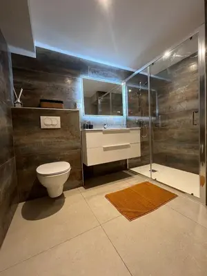 Salle de bains dans l'établissement La Vie est Pleine de Surprises
