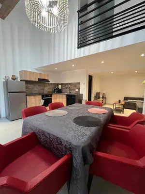 Cuisine ou kitchenette dans l'établissement La Vie est Pleine de Surprises