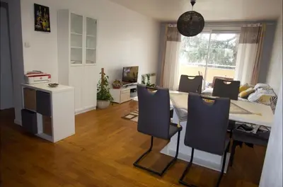 Coin salon dans l'établissement Chambre privée dans bel appartement lumineux
