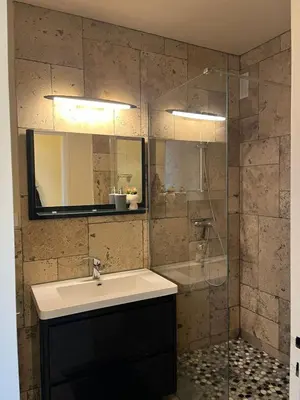 Salle de bains dans l'établissement Le Laurier Urbain, Studio Confort, Sérénité