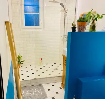 Salle de bains dans l'établissement Lumineuse chambre proche Gare de Lyon