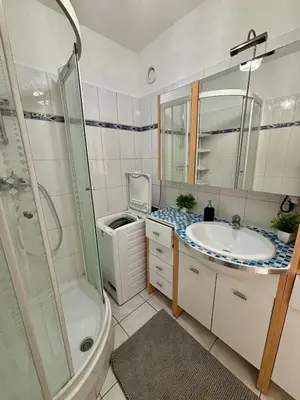 Salle de bains dans l'établissement 2 Bedrooms, Tram, secure residence
