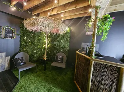 Coin salon dans l'établissement Secret Love Garden love room & spa privé