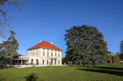 Jardin de l'établissement Hôtel Séquoias