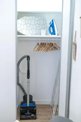 Plan de l'établissement Gratte-Ciel Studio Entièrement Rénové et Coquet Prêt-à-Vivre !