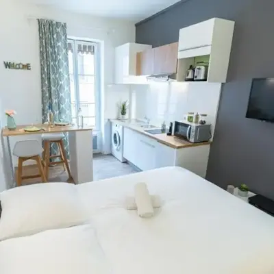 Skyscraper Fully Renovated and Cozy Studio Move-In Ready!