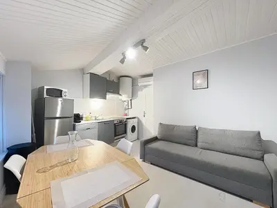 Cuisine ou kitchenette dans l'établissement Cozy apartment Oullins metro B 100 m